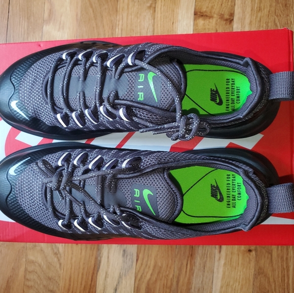 Nike Air Max Axis Premium Sneakers - Picture 2 of 9